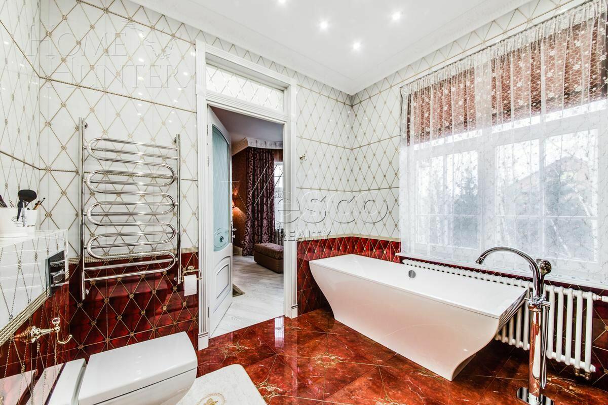 3-этажный таунхаус 375 м² с отделкой