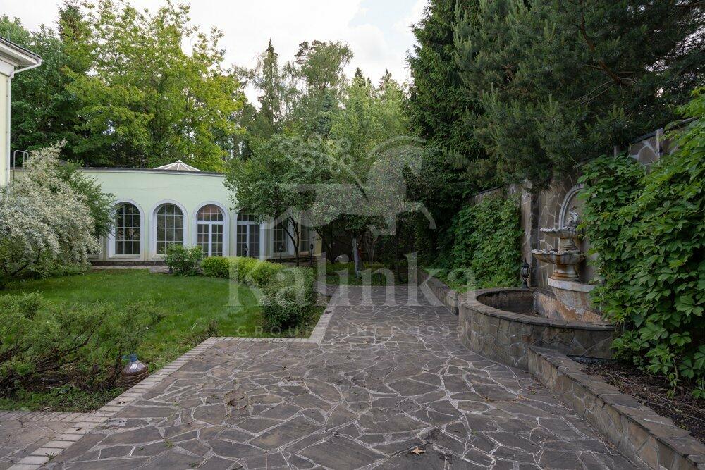 3-этажный коттедж 1 000 м² с отделкой