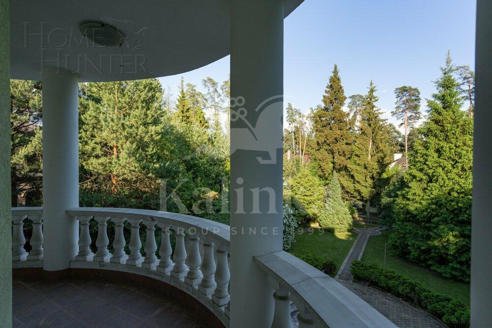 3-этажный коттедж 1 000 м² с отделкой