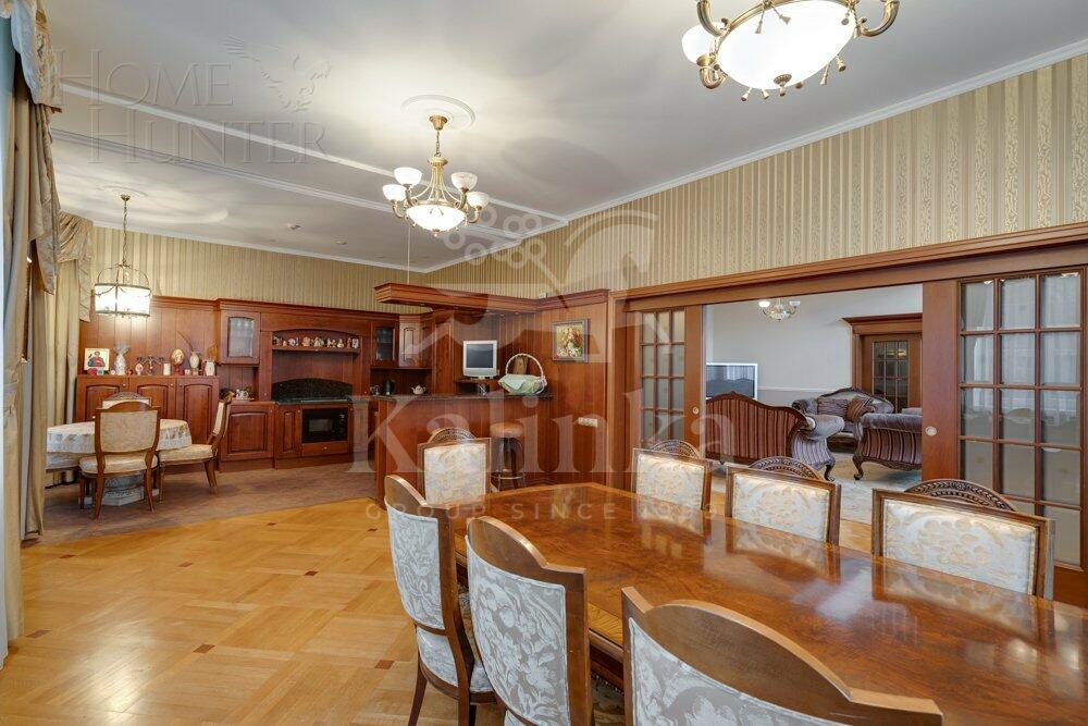 3-этажный коттедж 1 000 м² с отделкой