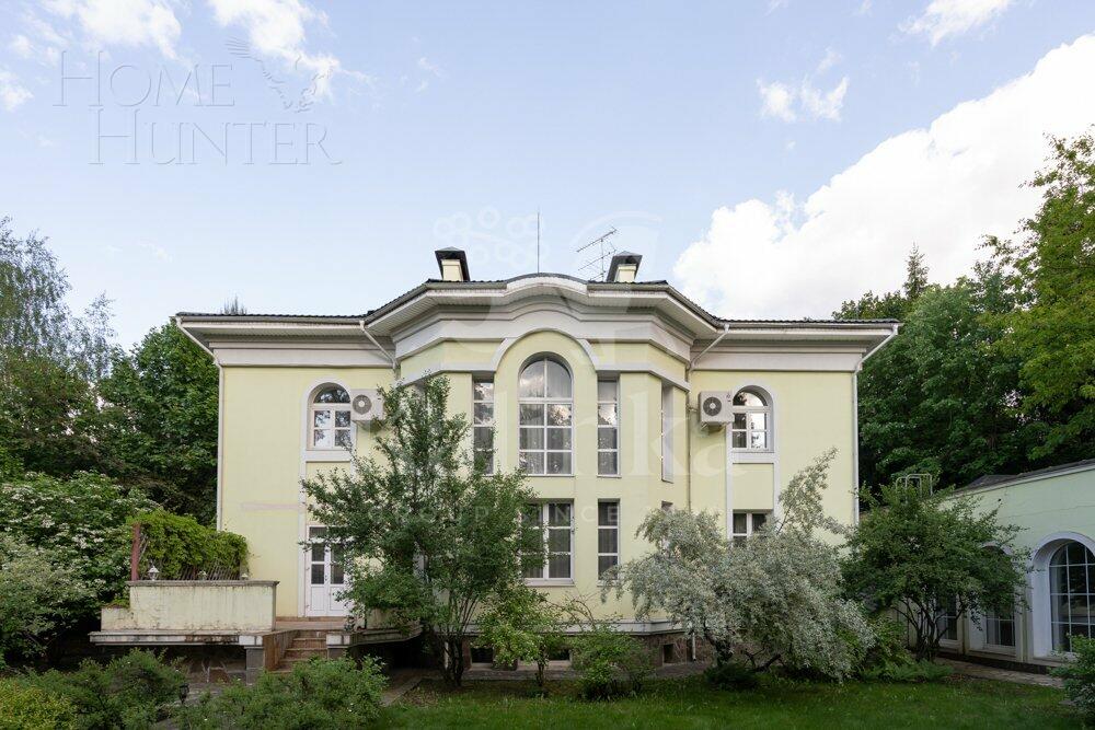 3-этажный коттедж 1 000 м² с отделкой