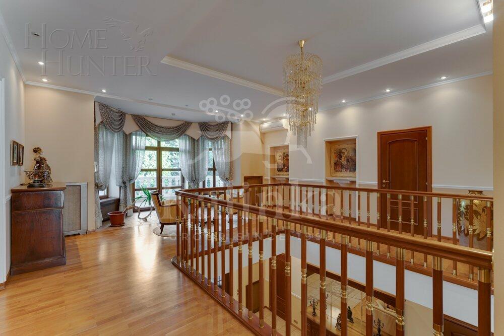 3-этажный коттедж 1 000 м² с отделкой