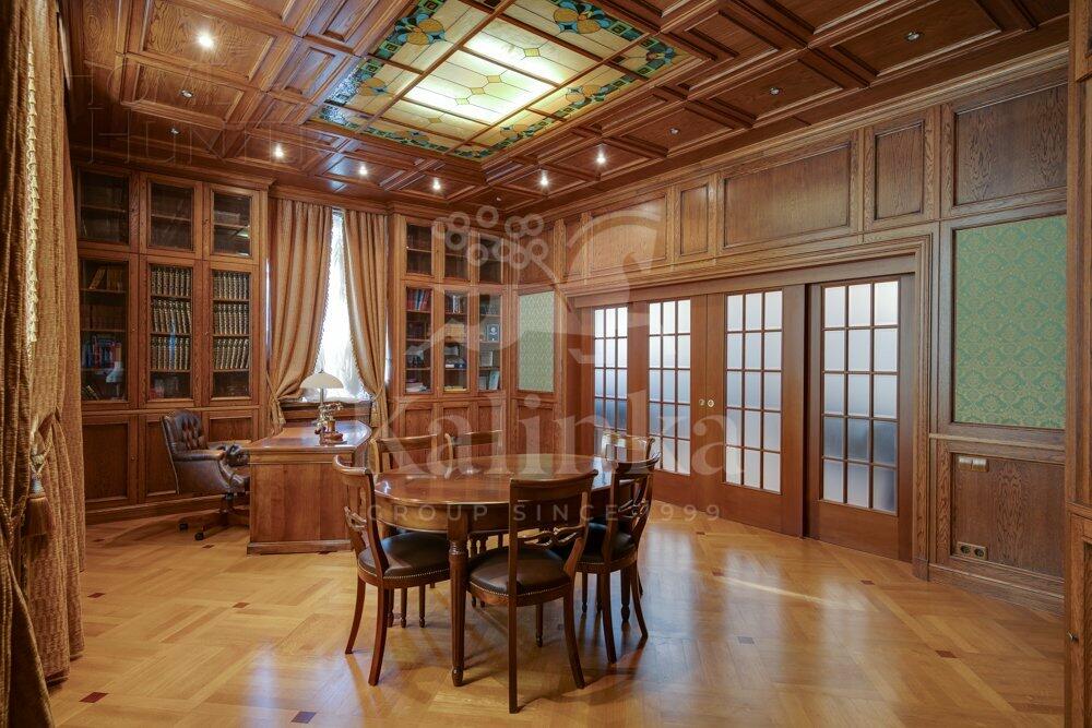 3-этажный коттедж 1 000 м² с отделкой