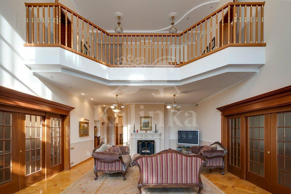 3-этажный коттедж 1 000 м² с отделкой