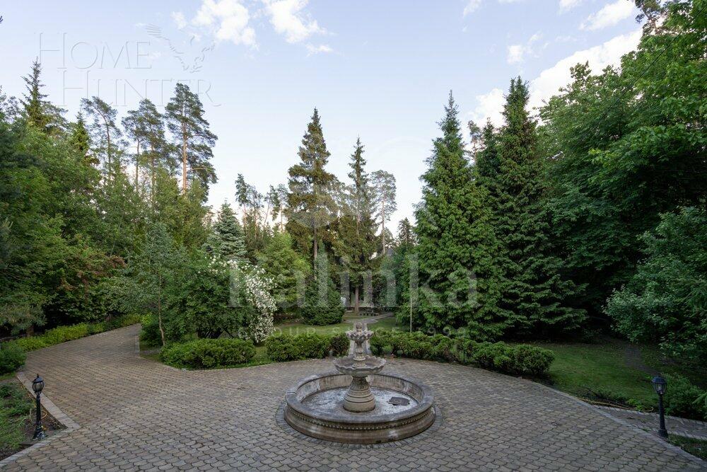 3-этажный коттедж 1 000 м² с отделкой