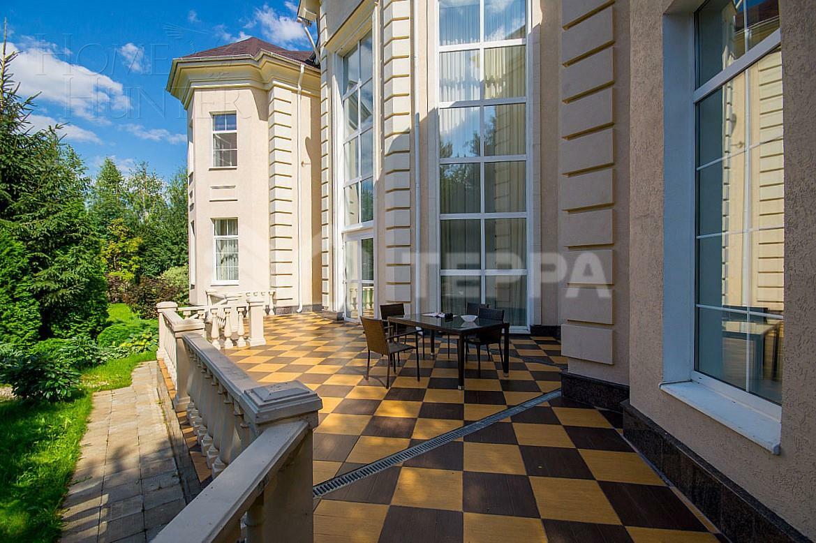 2-этажный коттедж 650 м² с отделкой