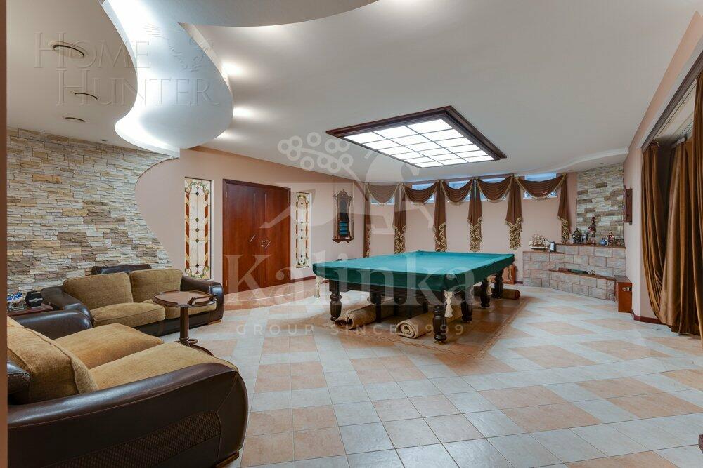 3-этажный коттедж 1 000 м² с отделкой