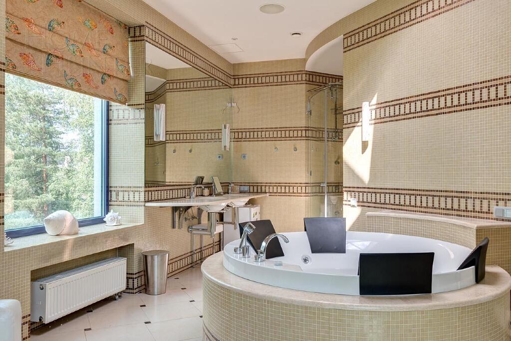 3-этажный коттедж 2 400 м² с отделкой