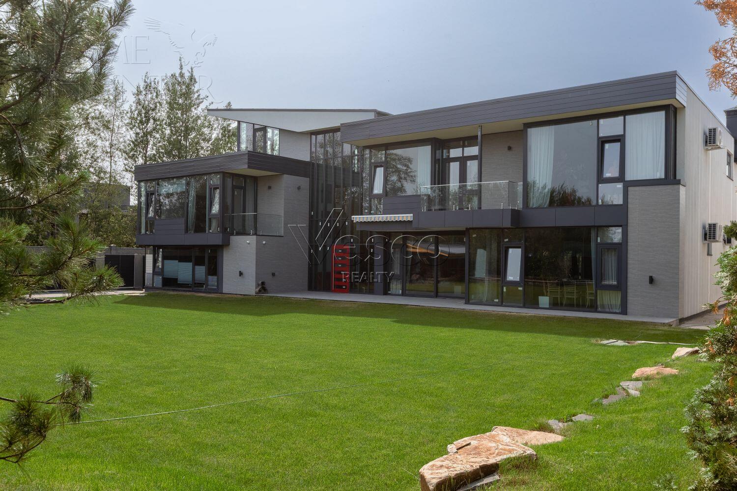 2-этажный коттедж 800 м² без отделки