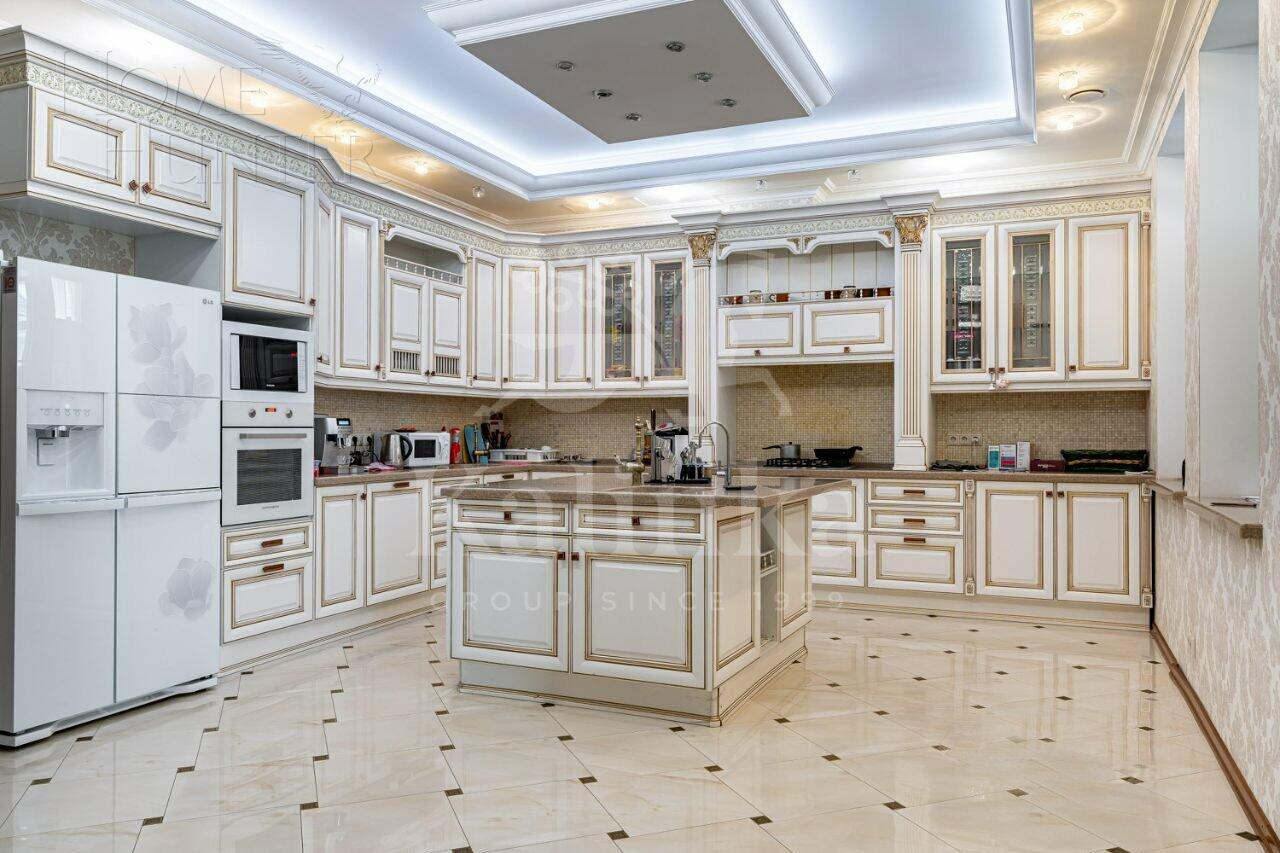 2-этажный коттедж 1 000 м² с отделкой