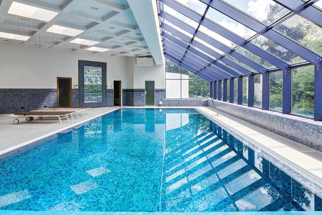 3-этажный коттедж 2 400 м² с отделкой