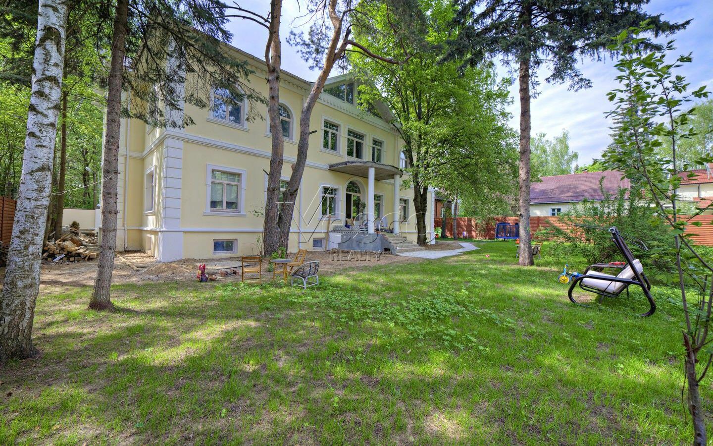 2-этажный коттедж 1 043 м² без отделки