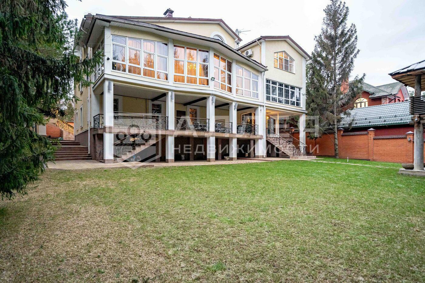 2-этажный коттедж 692 м² с отделкой