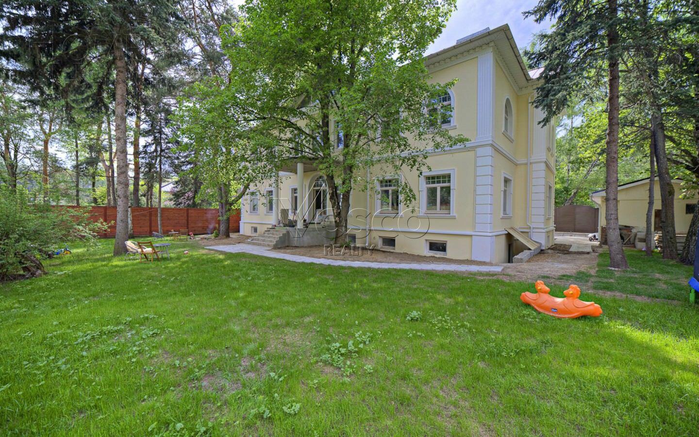 2-этажный коттедж 1 043 м² без отделки