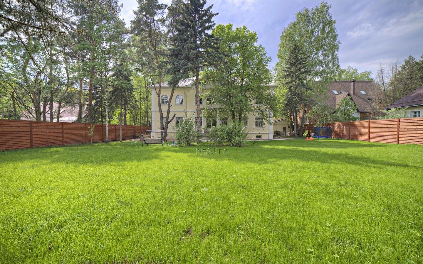 2-этажный коттедж 1 043 м² без отделки