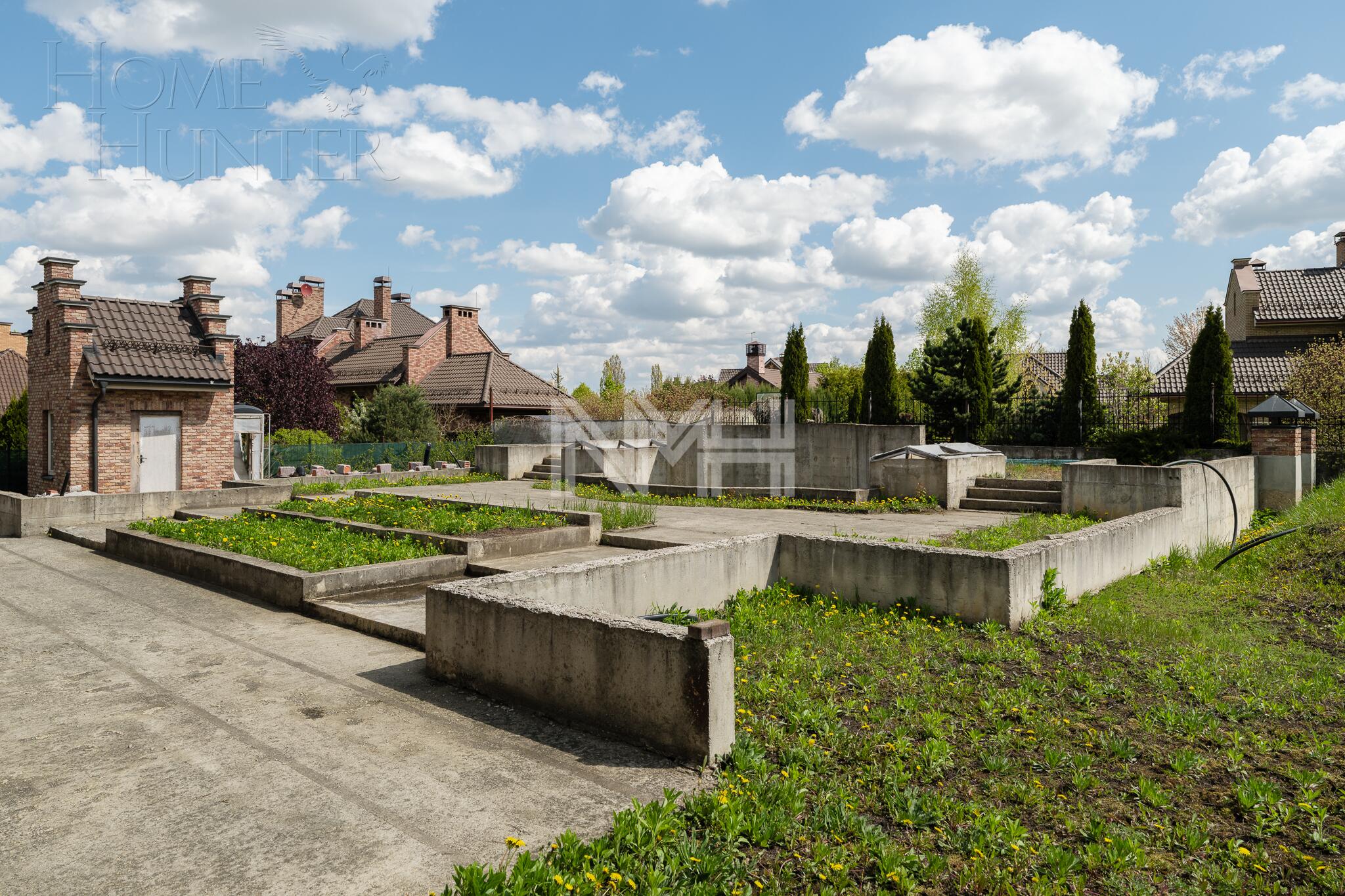 3-этажный коттедж 2 200 м² без отделки