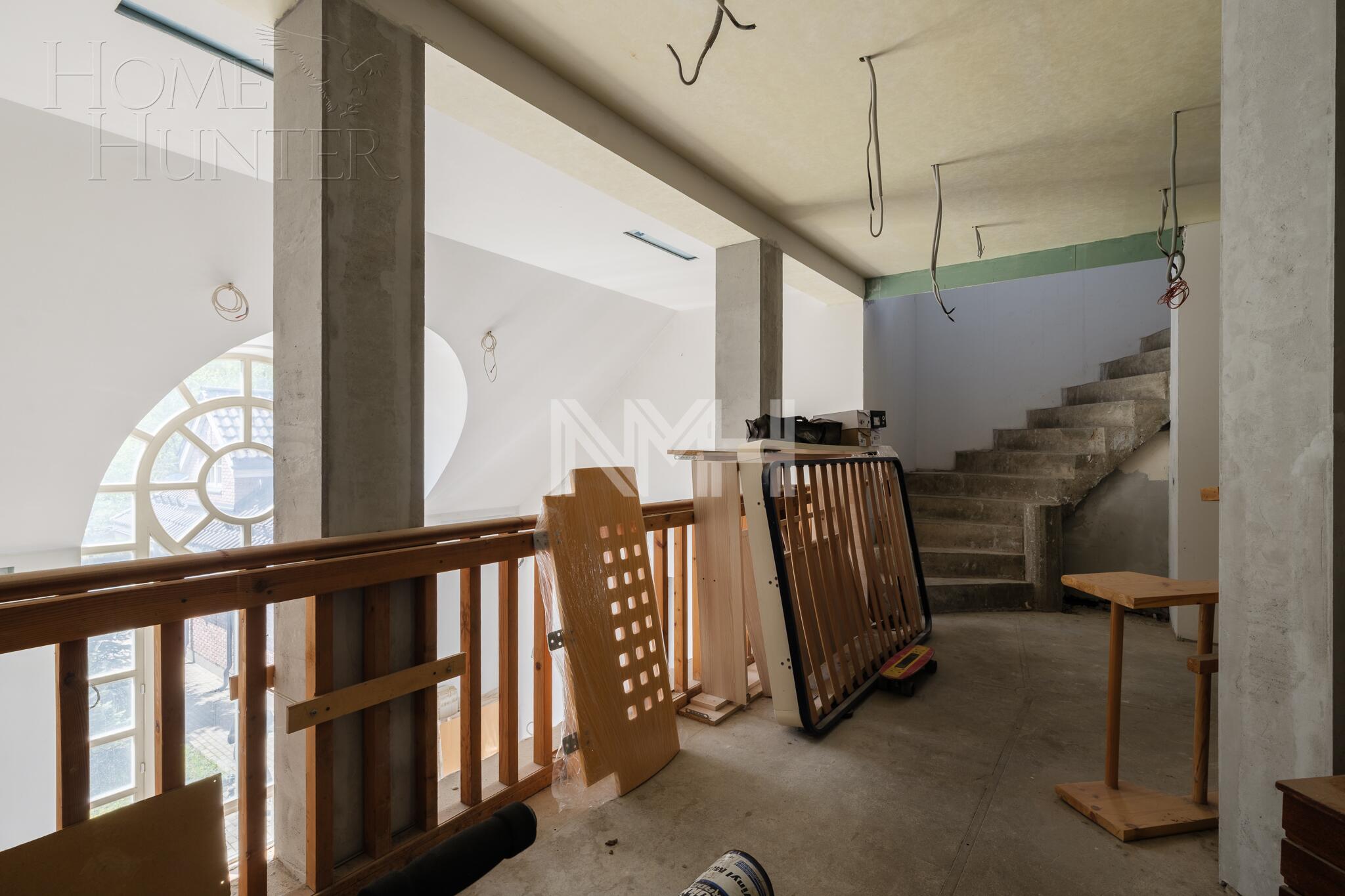 3-этажный коттедж 2 200 м² без отделки