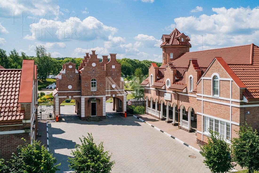 3-этажный коттедж 2 200 м² без отделки