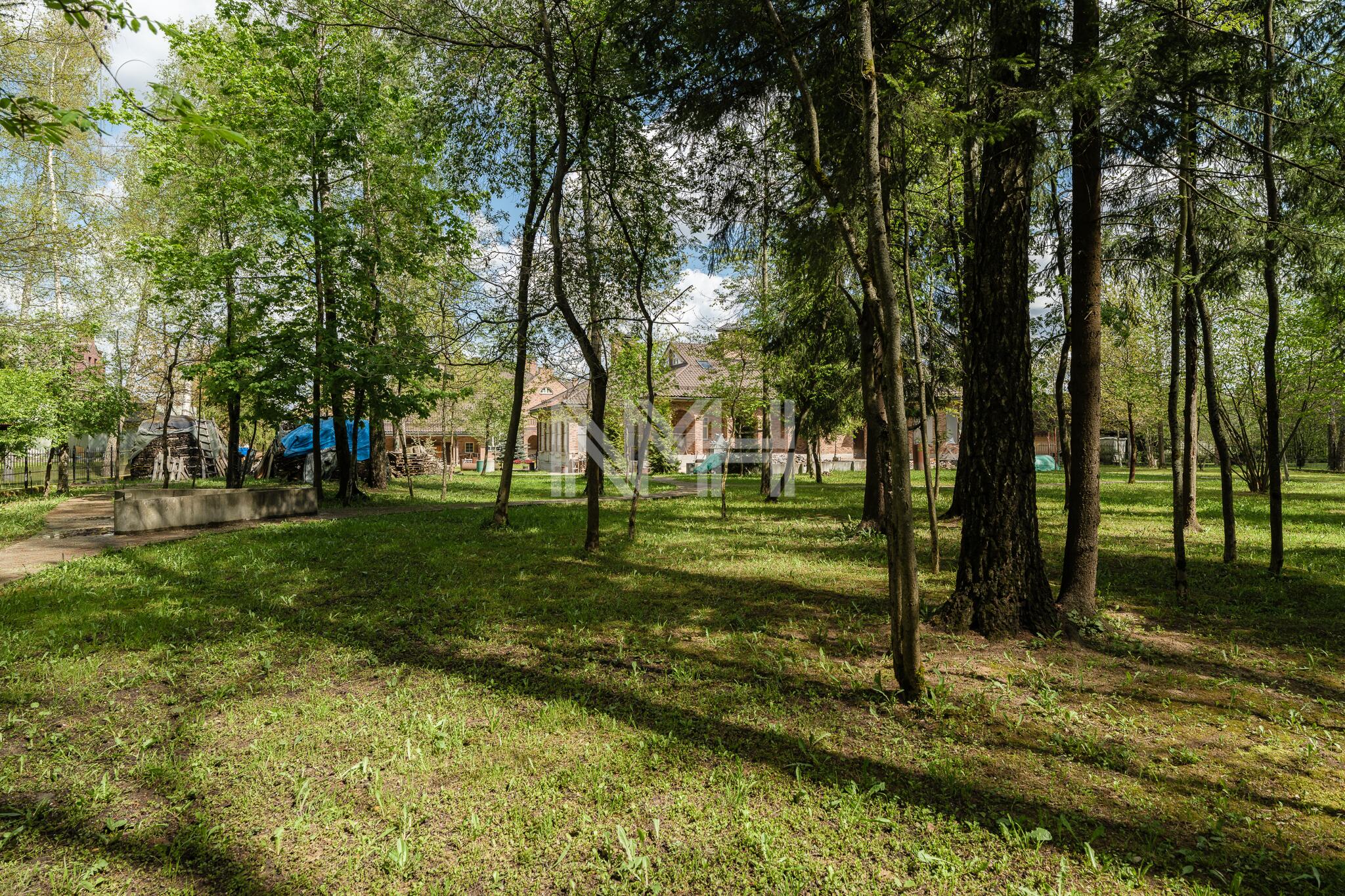 3-этажный коттедж 2 200 м² без отделки