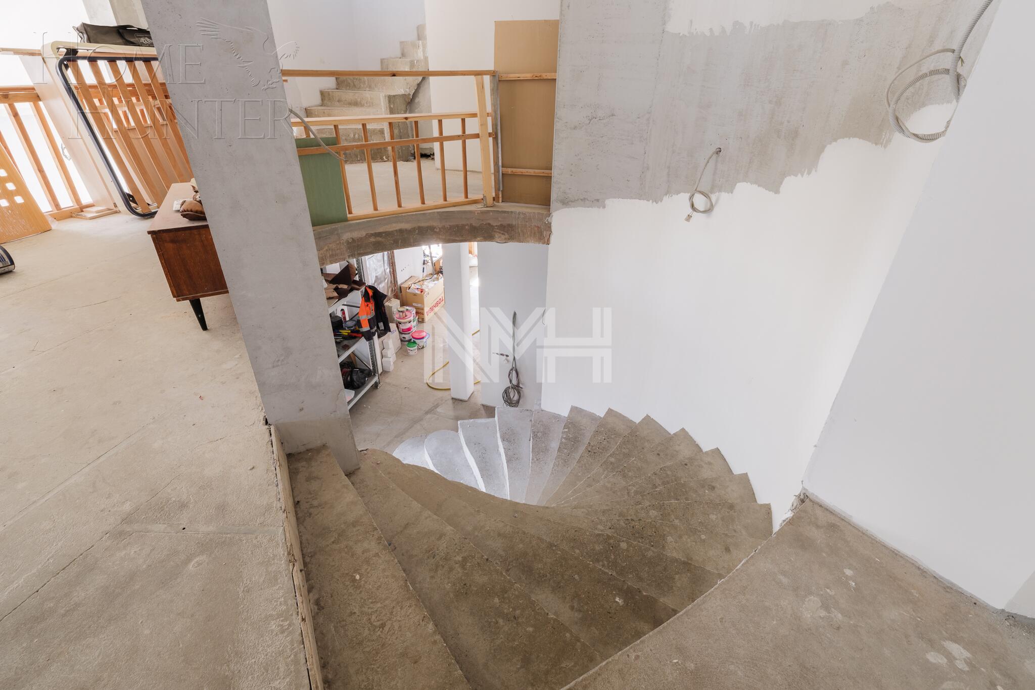 3-этажный коттедж 2 200 м² без отделки