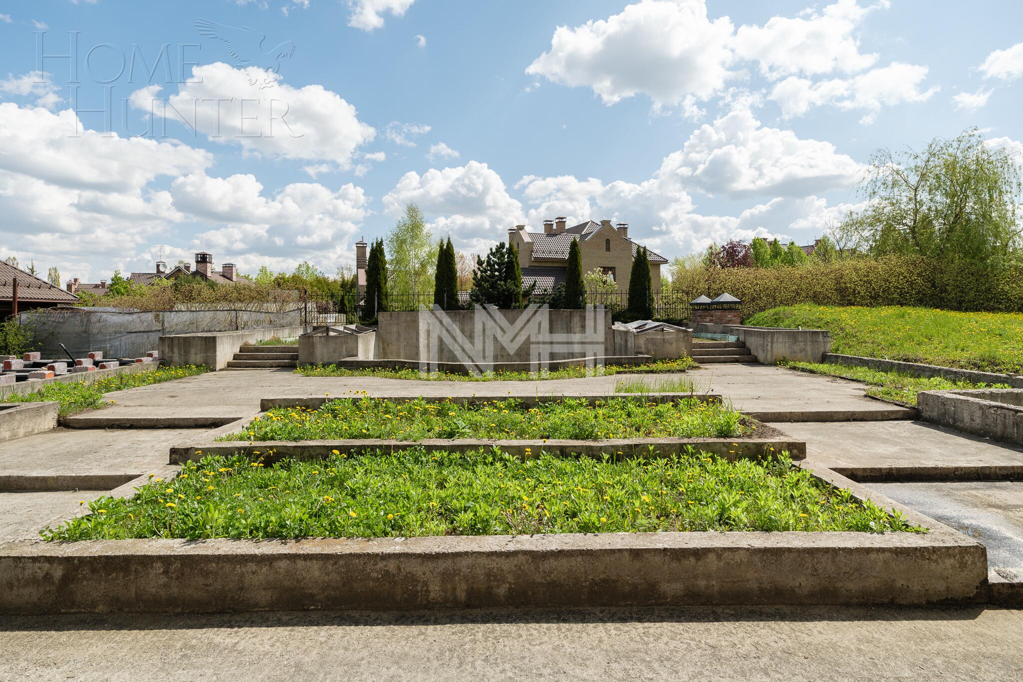 3-этажный коттедж 2 200 м² без отделки