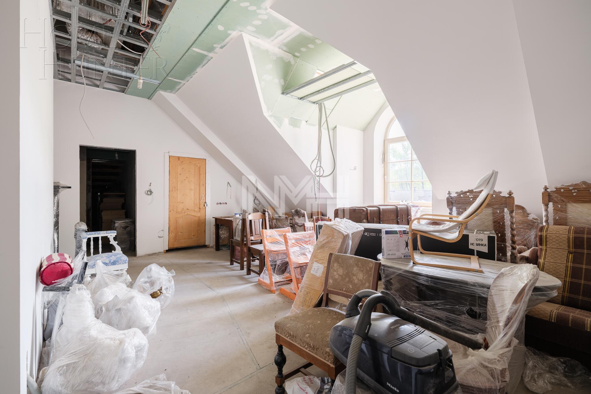 3-этажный коттедж 2 200 м² без отделки