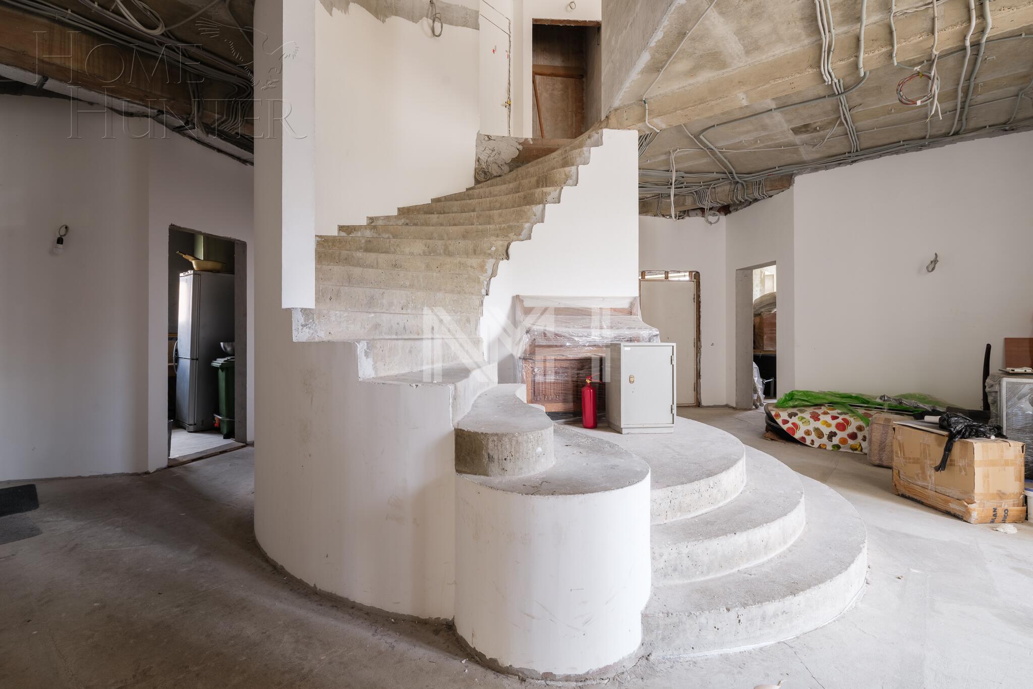 3-этажный коттедж 2 200 м² без отделки