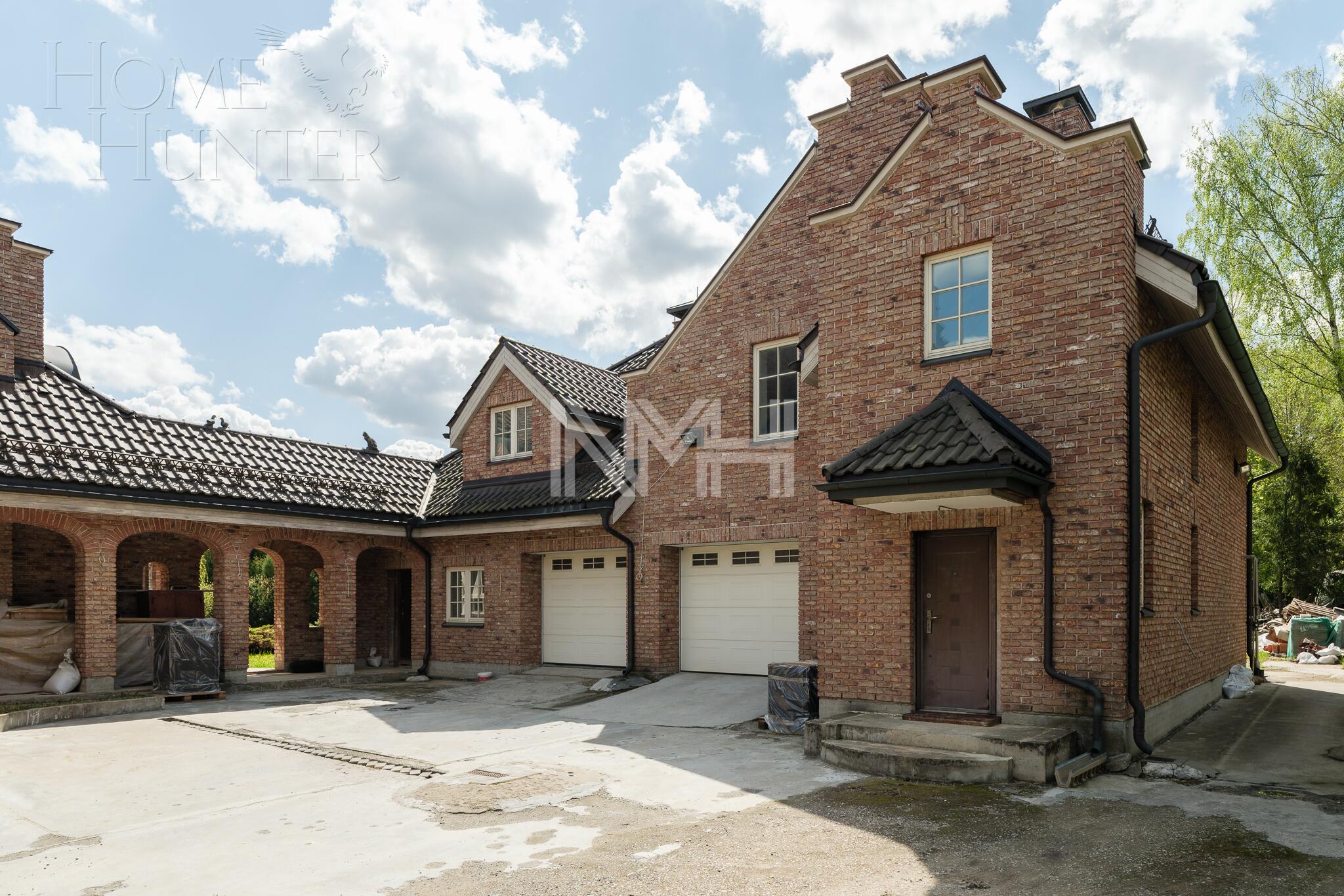 3-этажный коттедж 2 200 м² без отделки