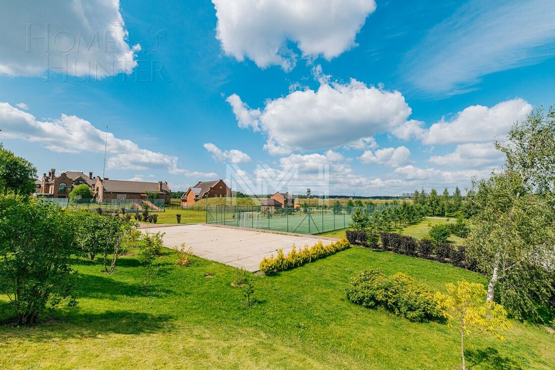 3-этажный коттедж 2 200 м² без отделки