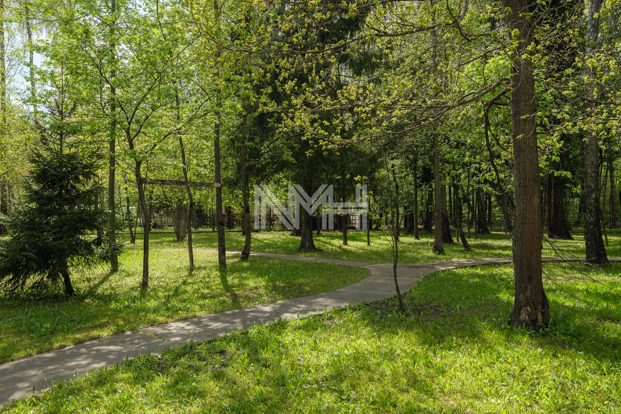 3-этажный коттедж 2 200 м² без отделки