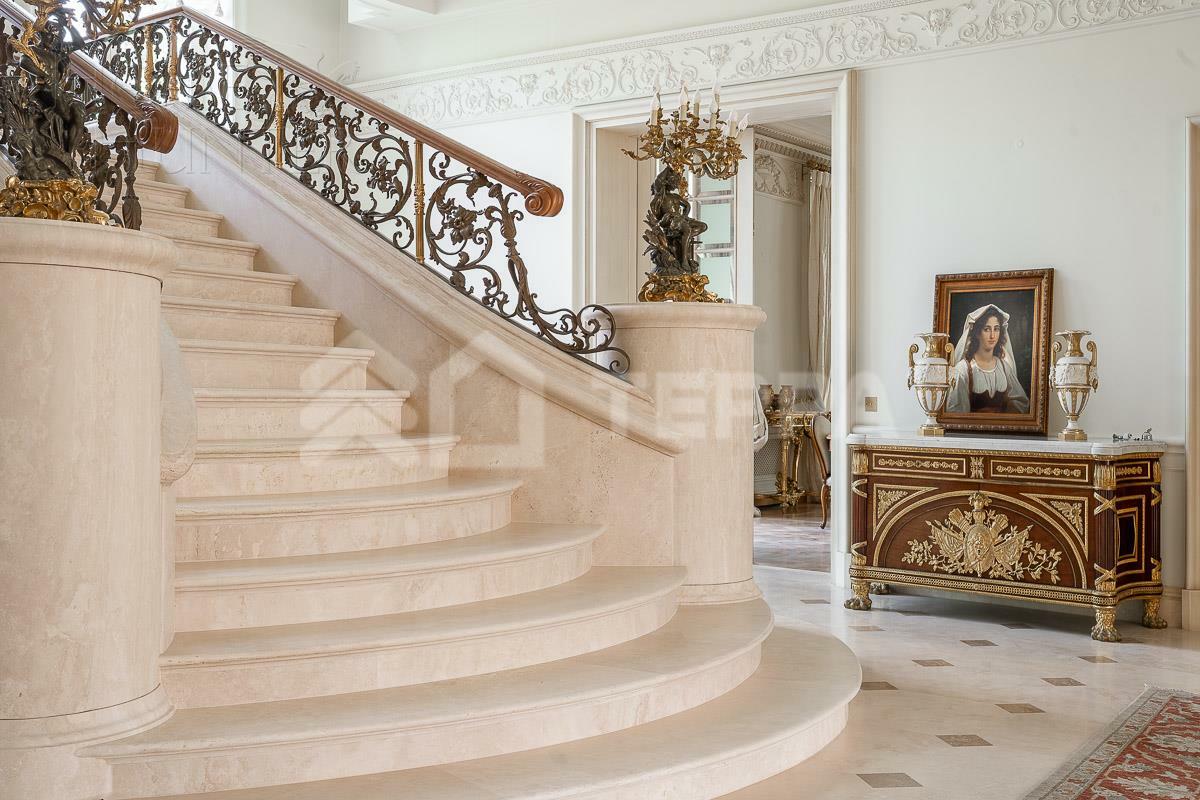 3-этажный коттедж 1 645 м² с отделкой