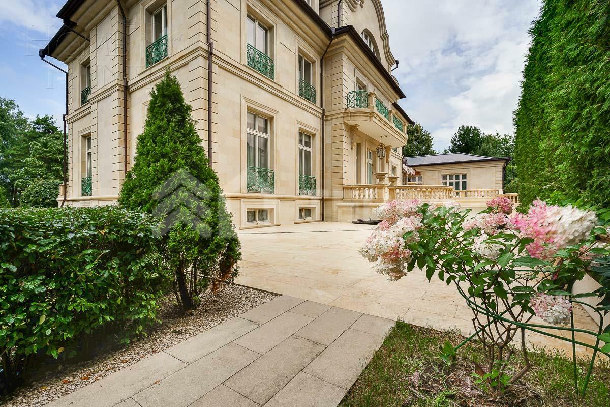 3-этажный коттедж 1 645 м² с отделкой