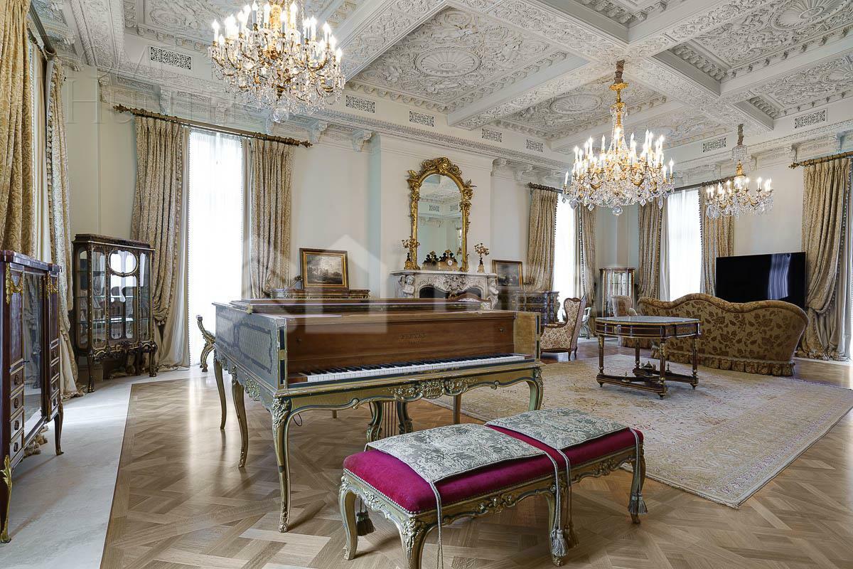 3-этажный коттедж 1 645 м² с отделкой