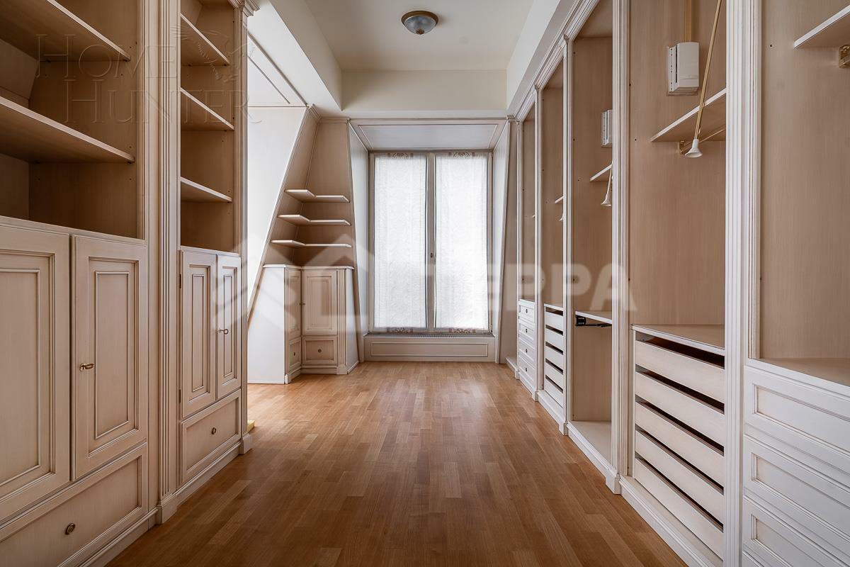 3-этажный коттедж 1 645 м² с отделкой