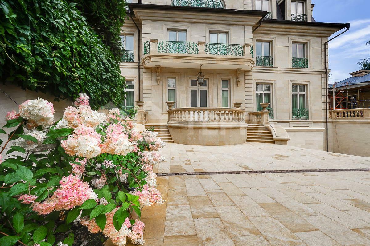 3-этажный коттедж 1 645 м² с отделкой