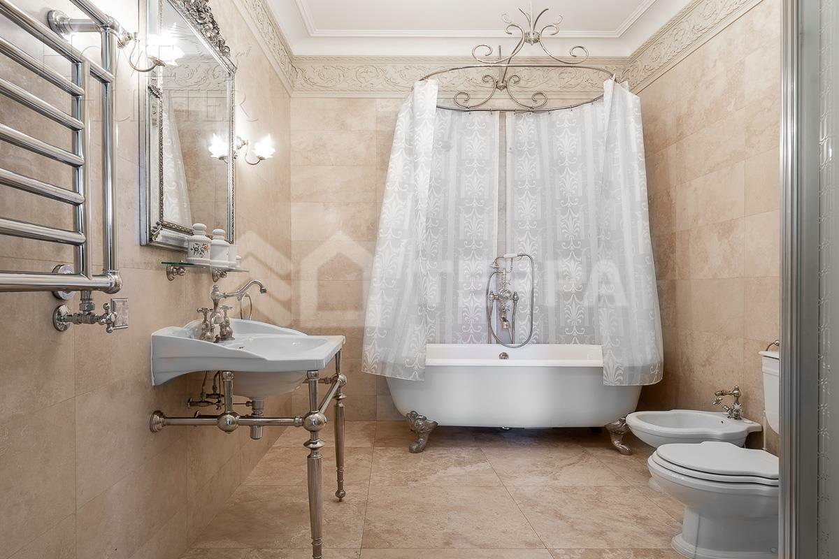 3-этажный коттедж 1 645 м² с отделкой