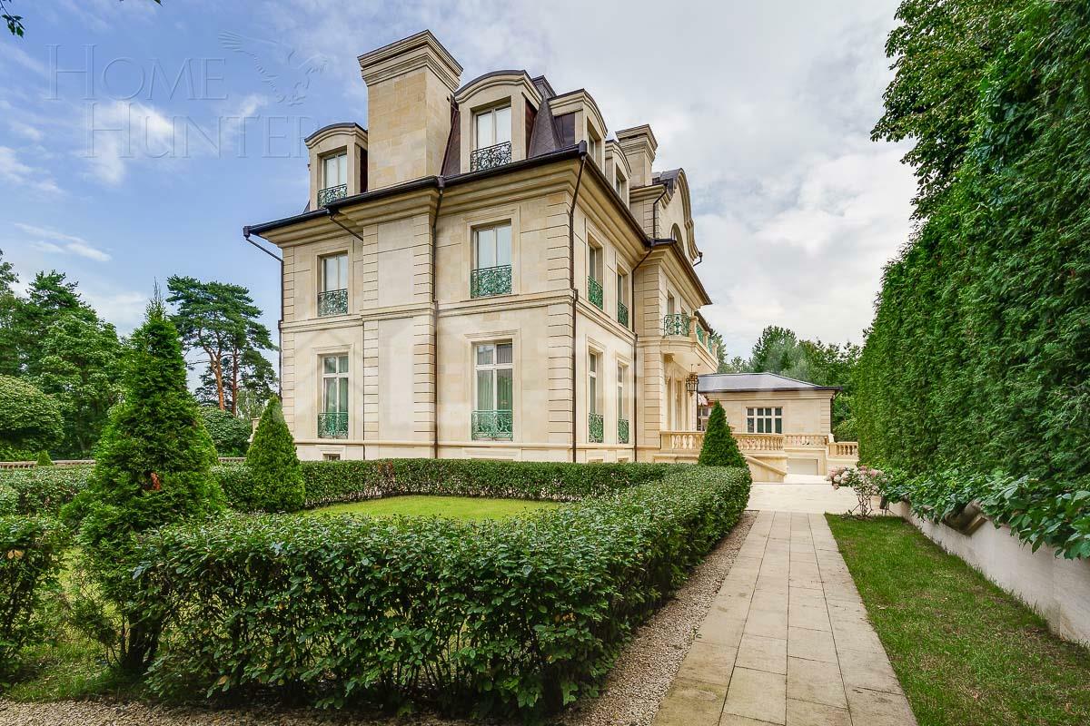 3-этажный коттедж 1 645 м² с отделкой