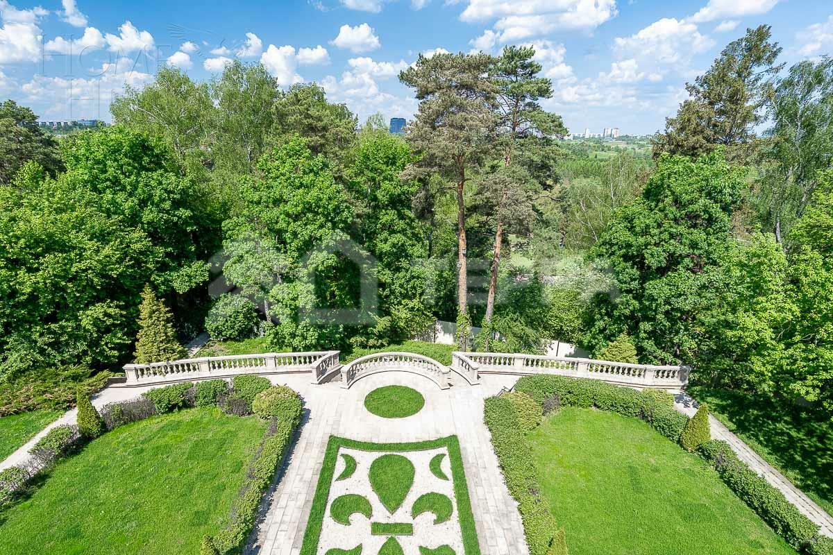 3-этажный коттедж 1 645 м² с отделкой