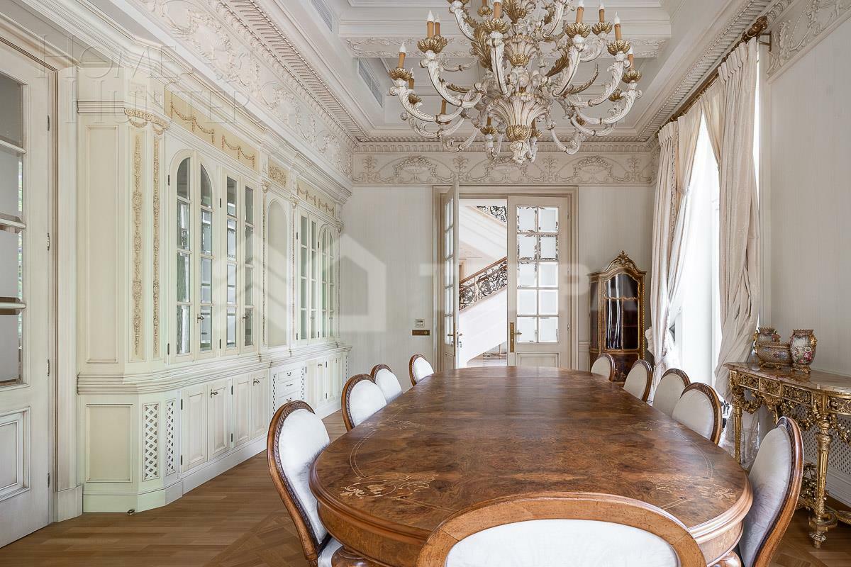 3-этажный коттедж 1 645 м² с отделкой