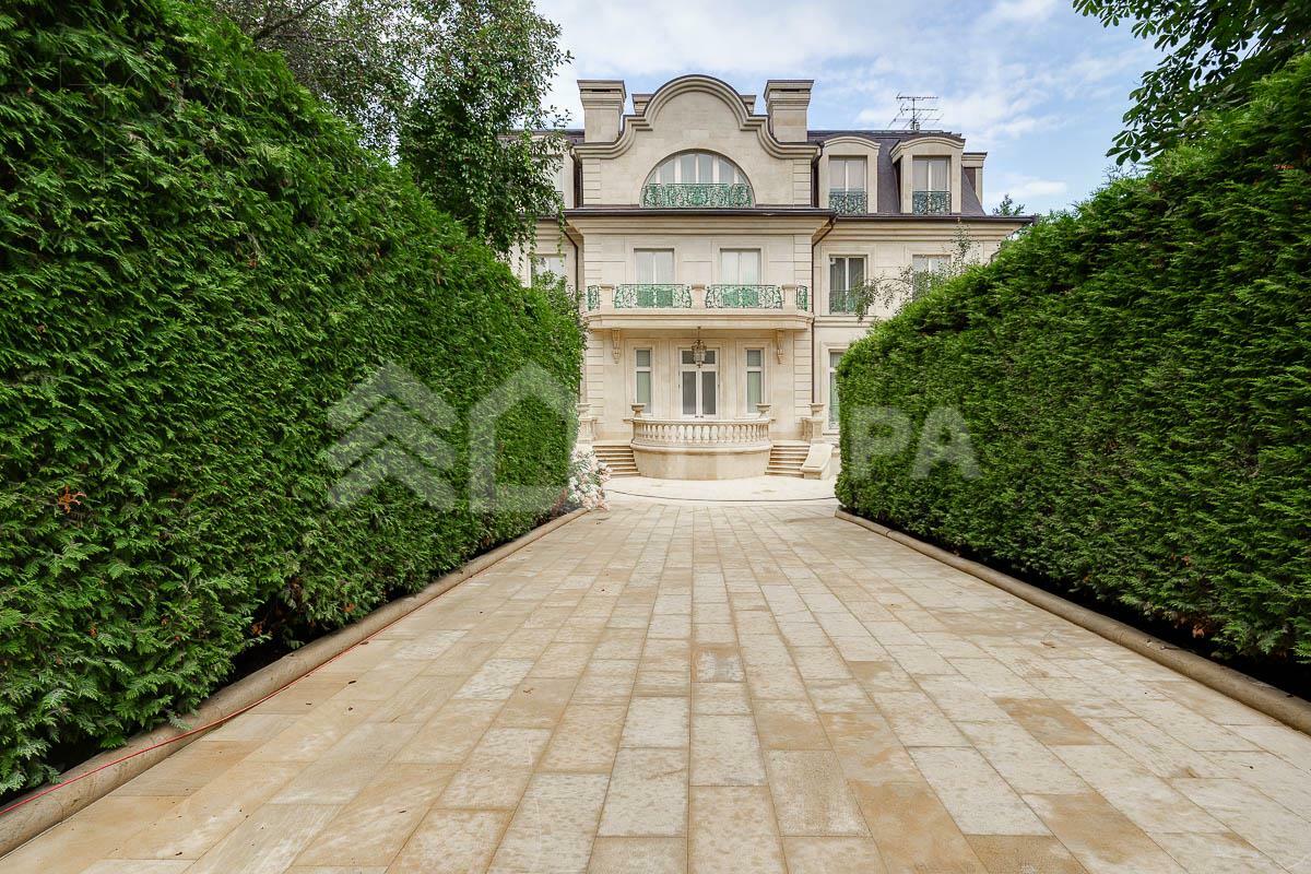 3-этажный коттедж 1 645 м² с отделкой