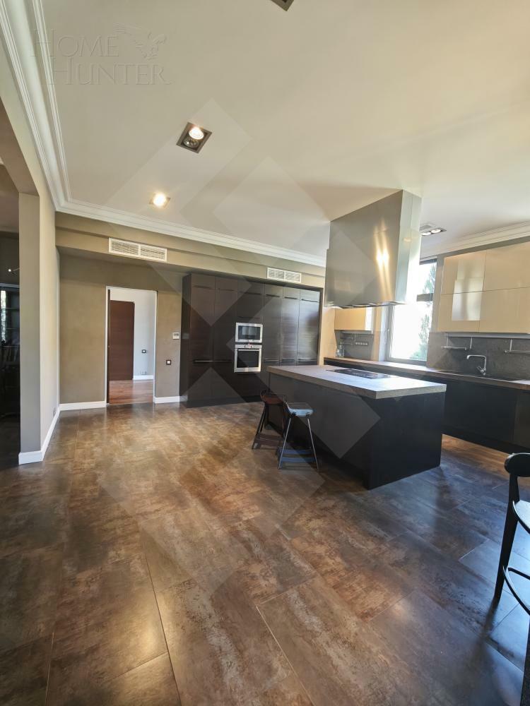 3-этажный коттедж 900 м² с отделкой