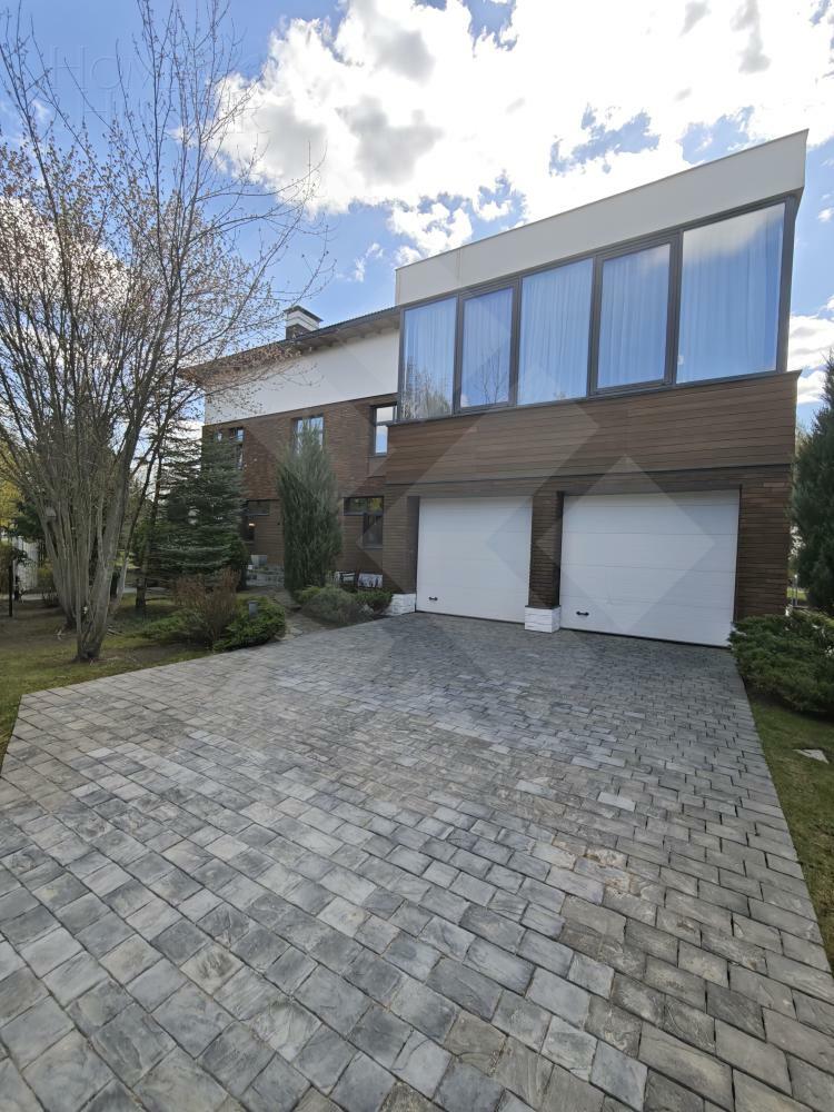 3-этажный коттедж 900 м² с отделкой