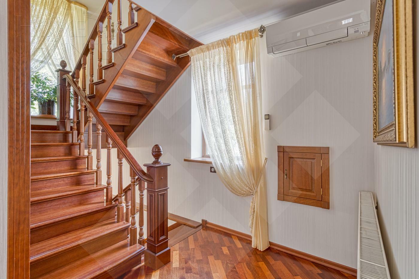 2-этажный коттедж 640 м² с отделкой