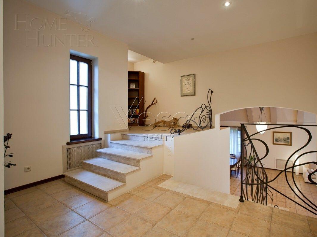 2-этажный коттедж 650 м² с отделкой