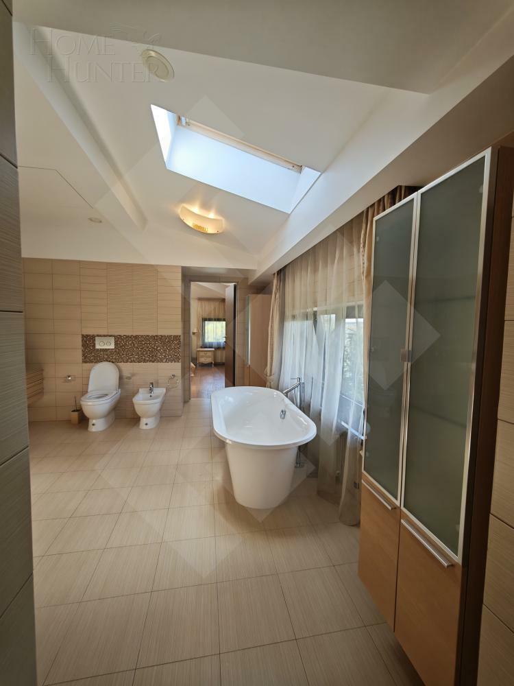 3-этажный коттедж 900 м² с отделкой