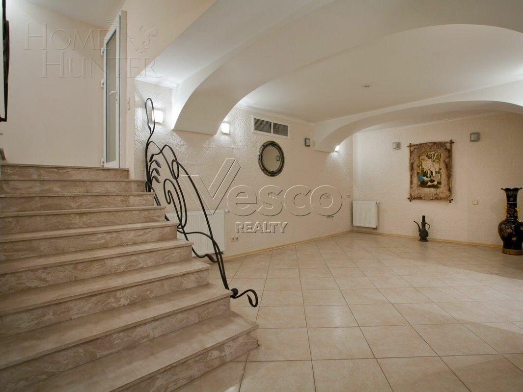 2-этажный коттедж 650 м² с отделкой