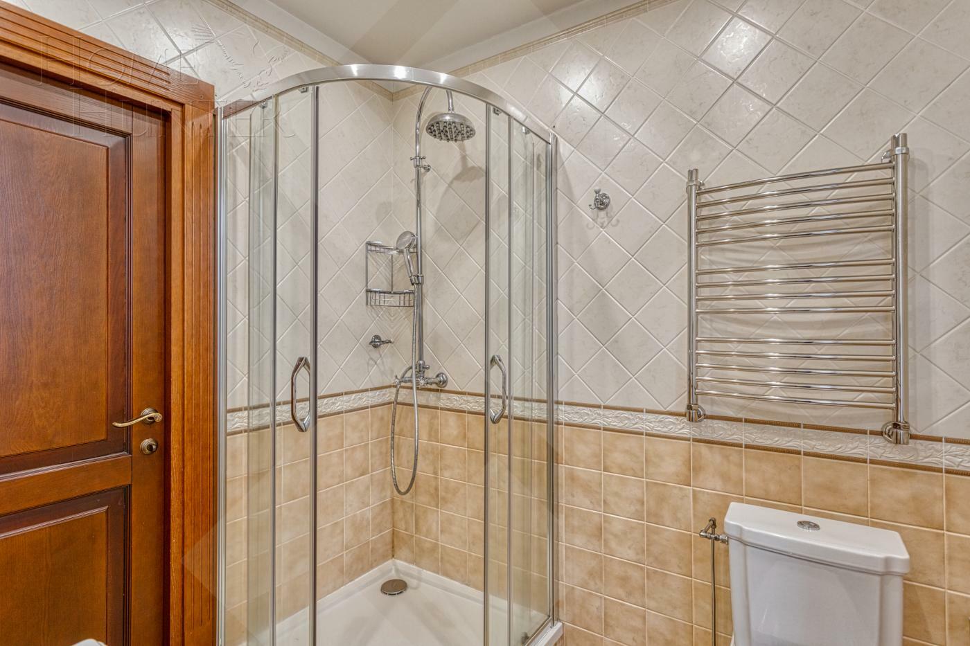 2-этажный коттедж 640 м² с отделкой