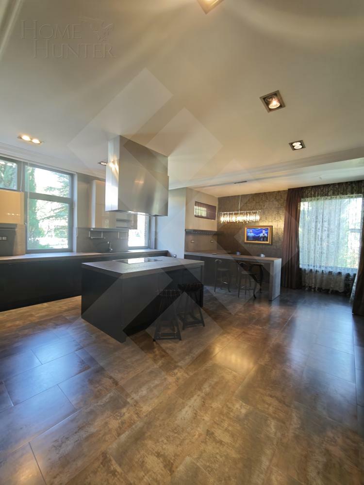 3-этажный коттедж 900 м² с отделкой