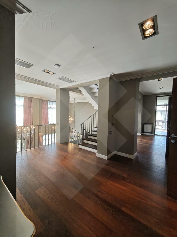 3-этажный коттедж 900 м² с отделкой