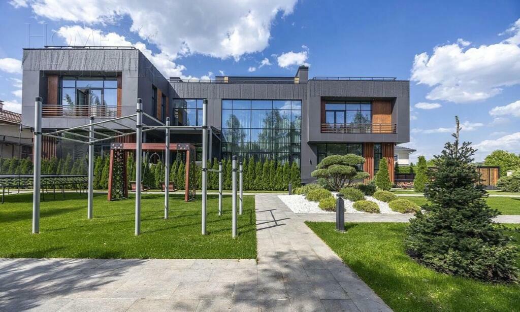 3-этажный коттедж 1 206 м² с отделкой